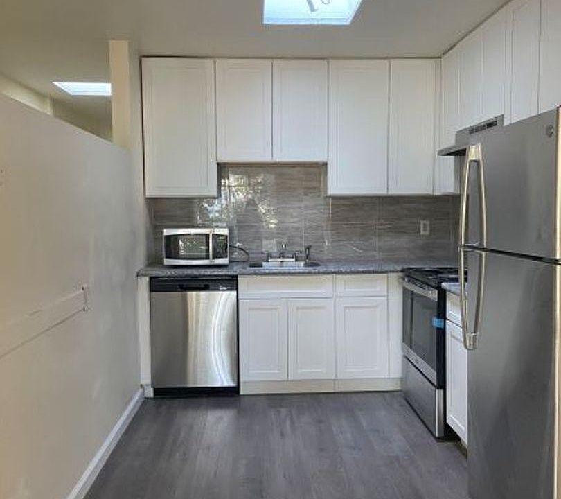 1st image of 870 25th Ave #203
