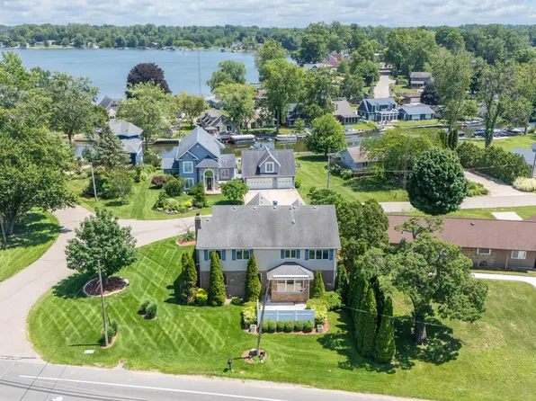 5036 Shoreview Dr, Coloma, MI 49038