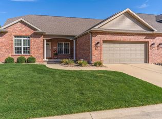 22 Monarch Dr, Bloomington, IL 61704