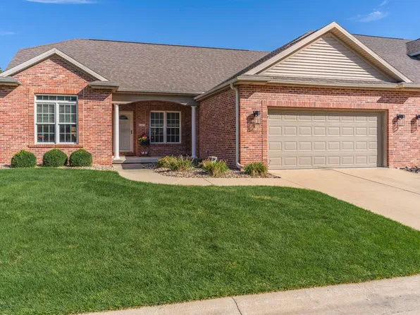 22 Monarch Dr, Bloomington, IL 61704