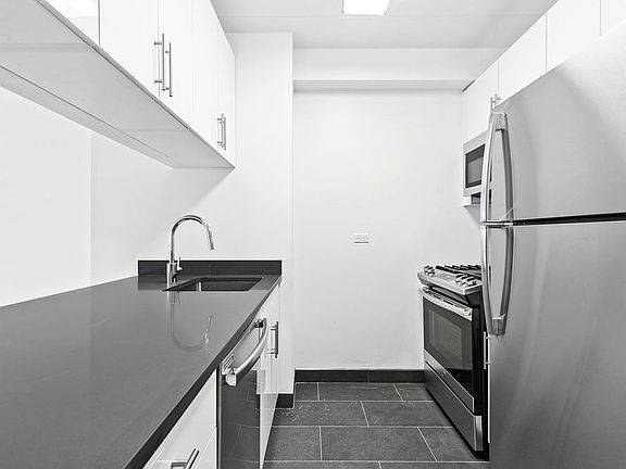 4th image of 200 E 87th St APT 18b