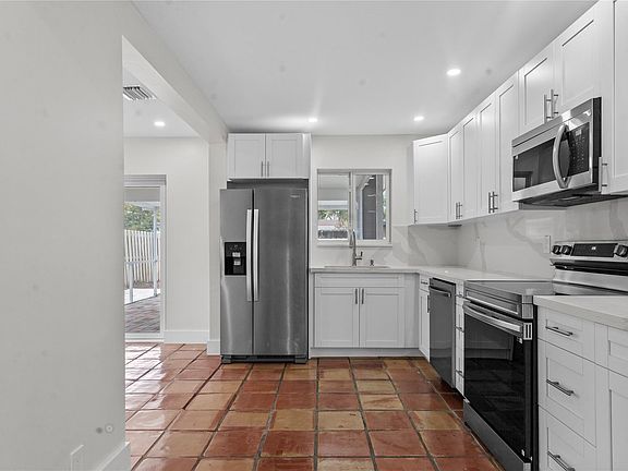 3rd image of 211 NW 51st Street