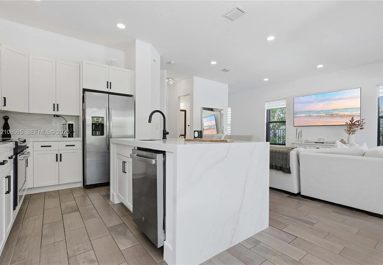 3 bed, 2.5 bath, 2025 sqft, $4,150 — Photo 4