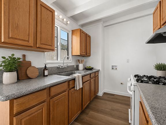 4th image of 10156 Hillhaven Ave #10156