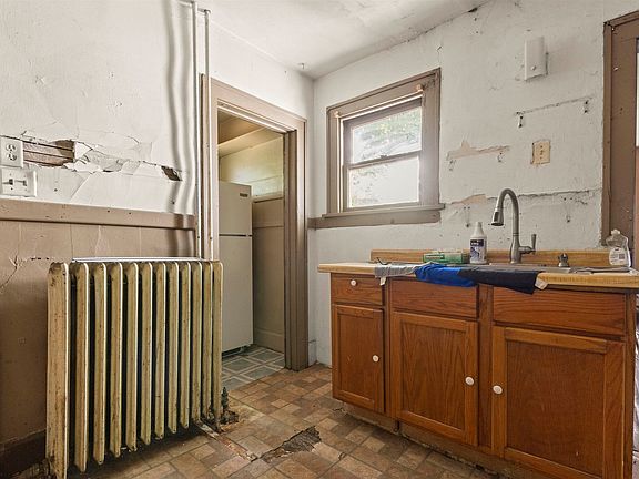 5th image of 1432 Fairview Ave