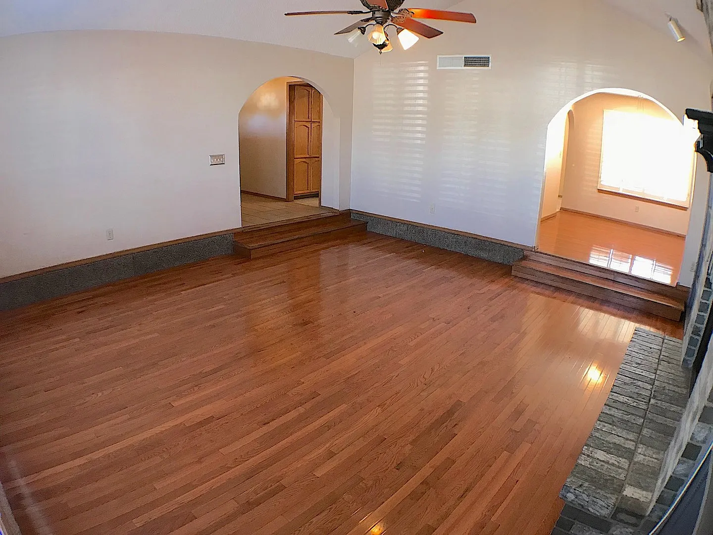 East El Paso Refrig A/C 3bed/2bath with Pool! — Photo 4