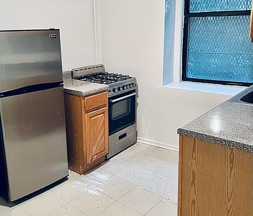 5th image of 3115 Broadway #B