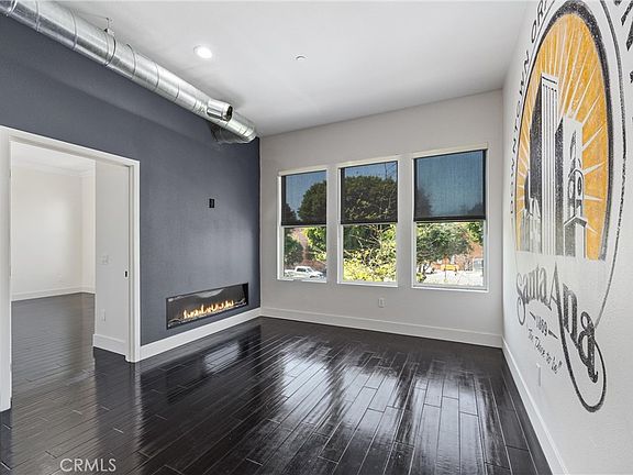 4th image of 190 W 3rd St