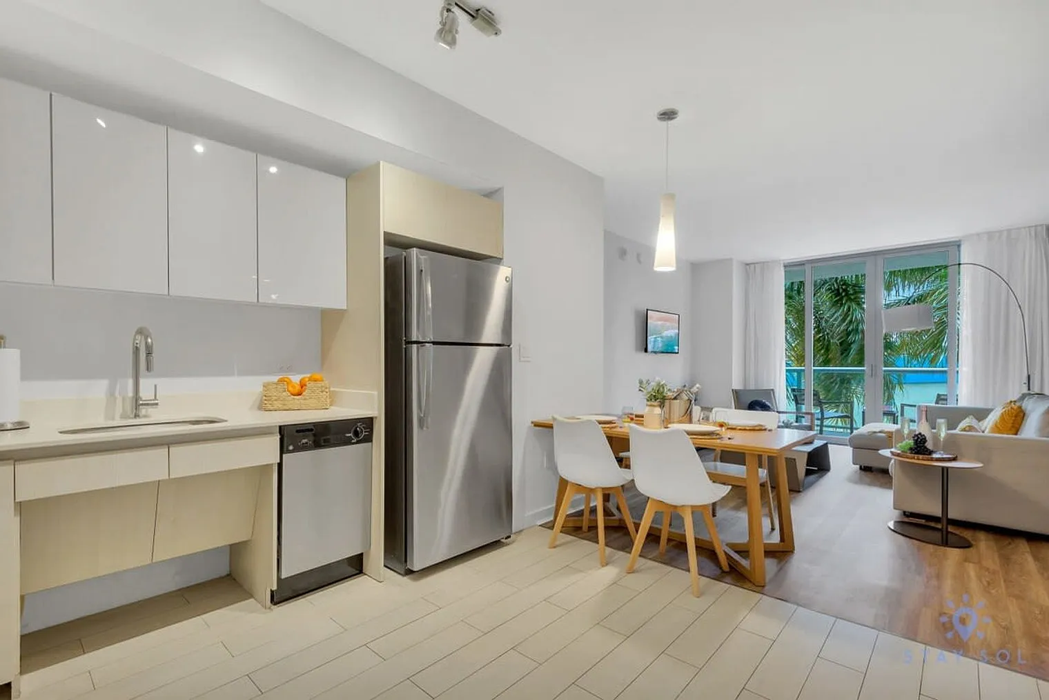 1 bed, 1.0 bath, 699 sqft, $2,532 — Photo 3