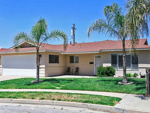 4th image of 554 E Magnolia Ave