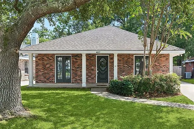 3 bed, 2.0 bath, 1560 sqft, $2,350 — Photo 1