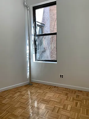 Rented by M.Grossman R.E. Management | media 17