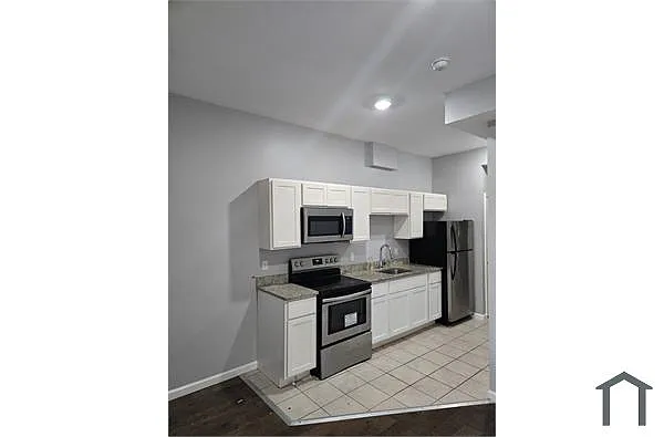 Photo 2 of 12 - 2424 N Calvert St #2 - Baltimore, MD Building Photo - 2424 N Calvert St #2
