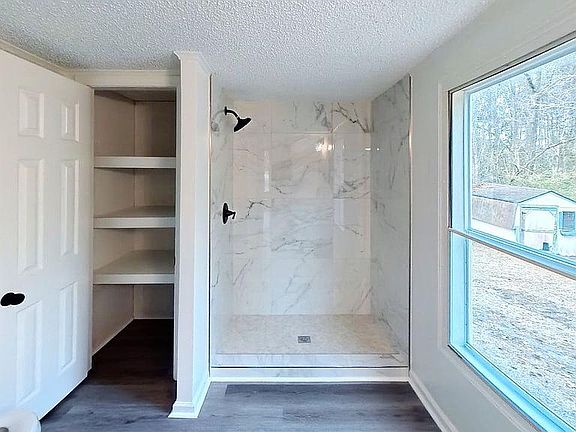3rd image of 410 Pond View Cir