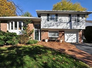 15 Holiday Ct, Valley Stream, NY 11581