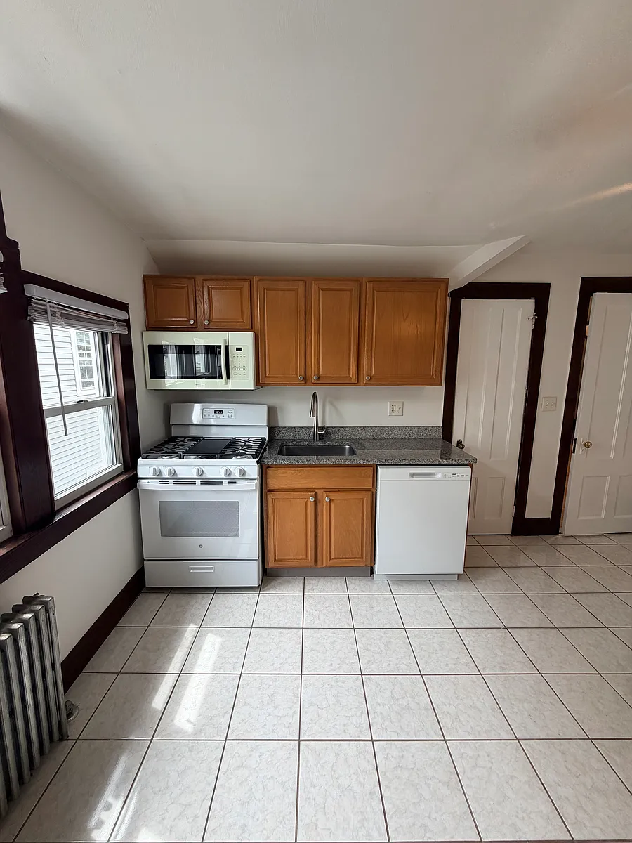 Building Photo - 120 Bishop St #F