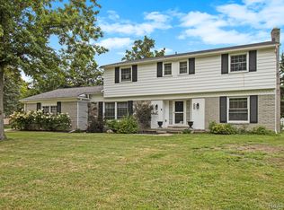 26031 Hidden Ln, Grosse Ile, MI 48138