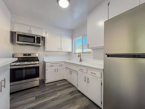 3rd image of 4601 Coliseum St #15