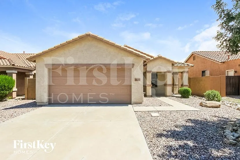 33129 N Roadrunner Ln