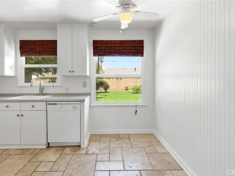 1415 E Walnut Ave — Photo 5