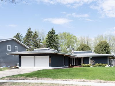 130 S Woodcrest Dr N, Fargo, ND, 58102