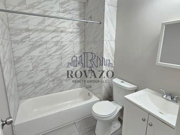 4th image of 298 Halsted St APT 4