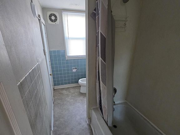 3rd image of 115 Helen St