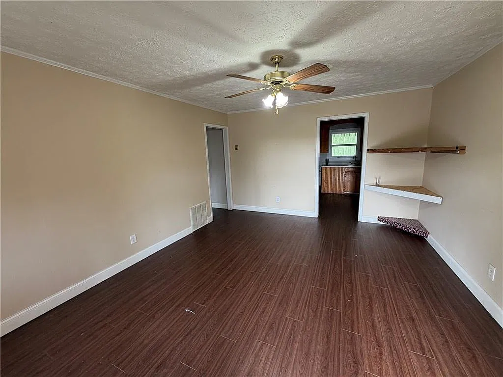 2 bed, 1.0 bath, 812 sqft, $1,200 — Photo 4