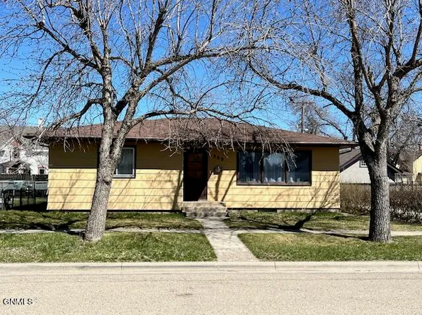 309 5th St SE, Jamestown, ND 58401