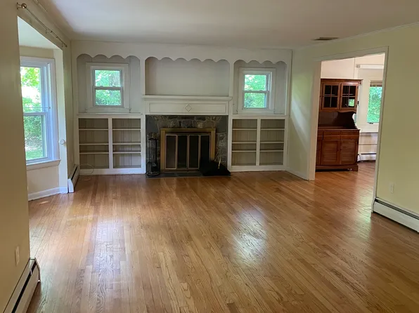 75 George St, Guilford, CT 06437