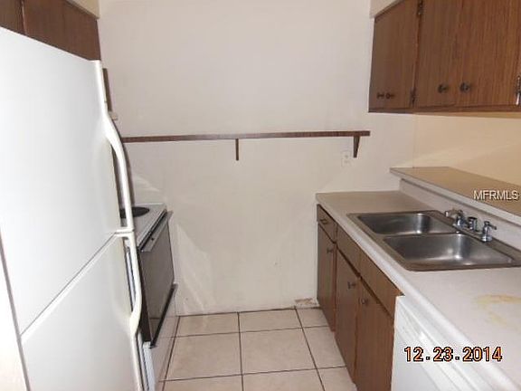 2nd image of 936 W Carole St