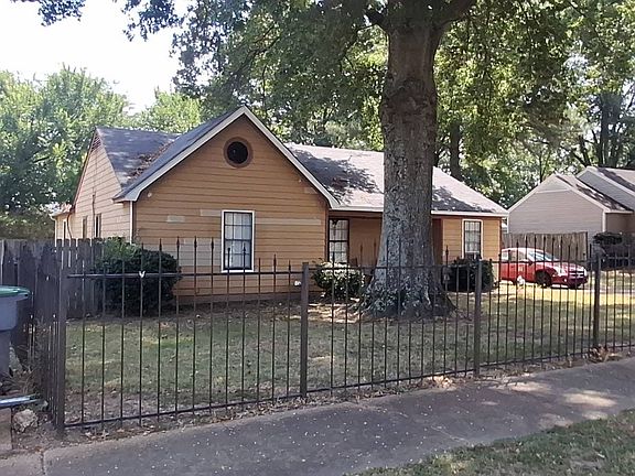 3rd image of 3926 Christine Gardens Rd E