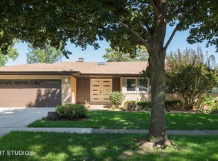 146 Michael John Dr, Park Ridge, IL 60068