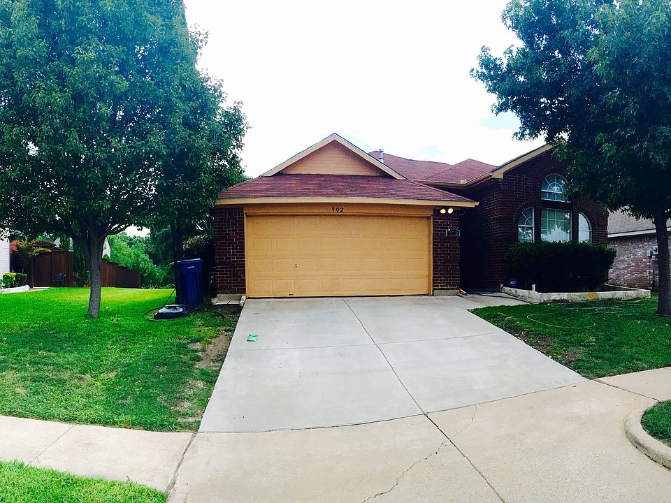 1st image of 902 Bard Dr