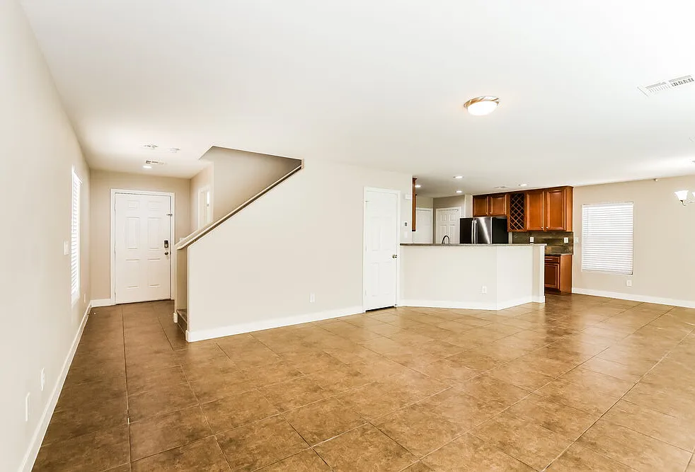 3 bed, 2.5 bath, 1615 sqft, $2,220 — Photo 4
