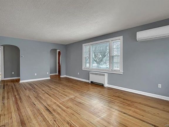 4th image of 62 Highland Ave