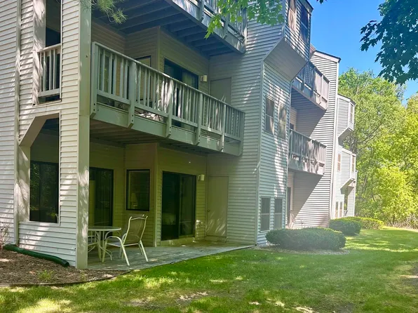 5712 N Creeks Xing, Williamsburg, MI 49690