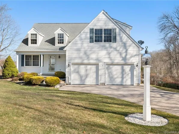 4 Village Drive, Waterford, CT 06385