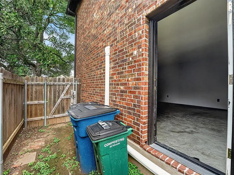 8409 Nairn Dr — Photo 27