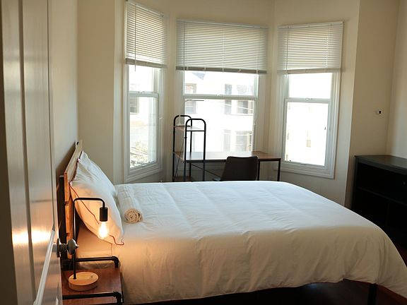 5th image of 1555 Larkin St #15