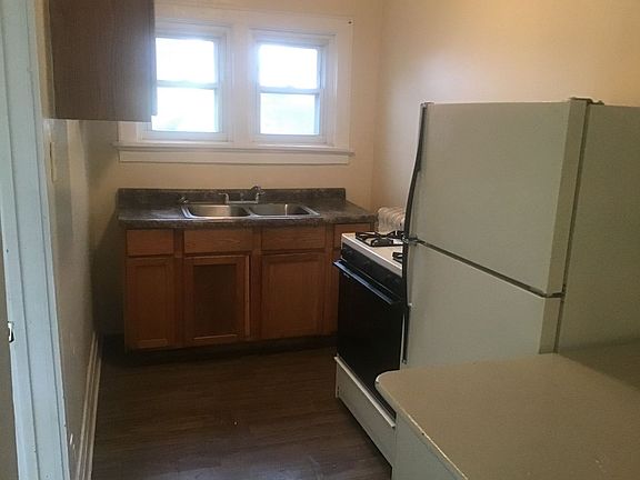 5th image of 3866 N Port Washington Ave #4