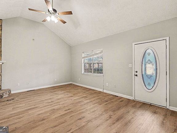 5th image of 253 Ruth Dr