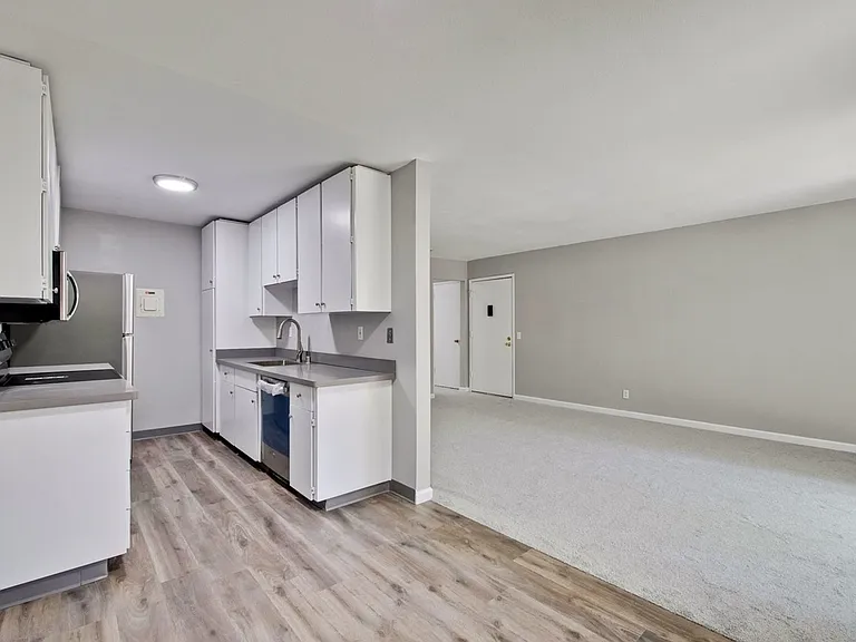 2466 W Bayshore Rd #4 — Photo 5