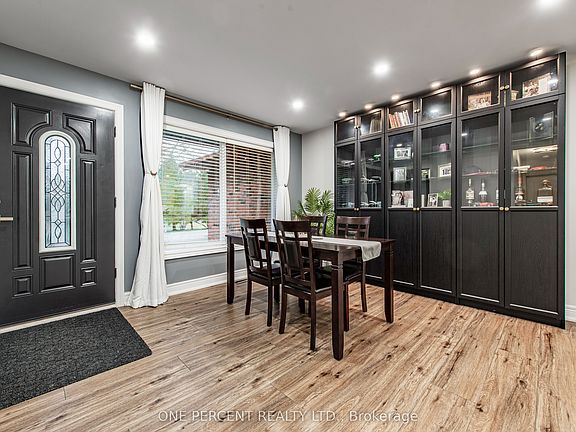 5th image of 8 Cardwell Ct