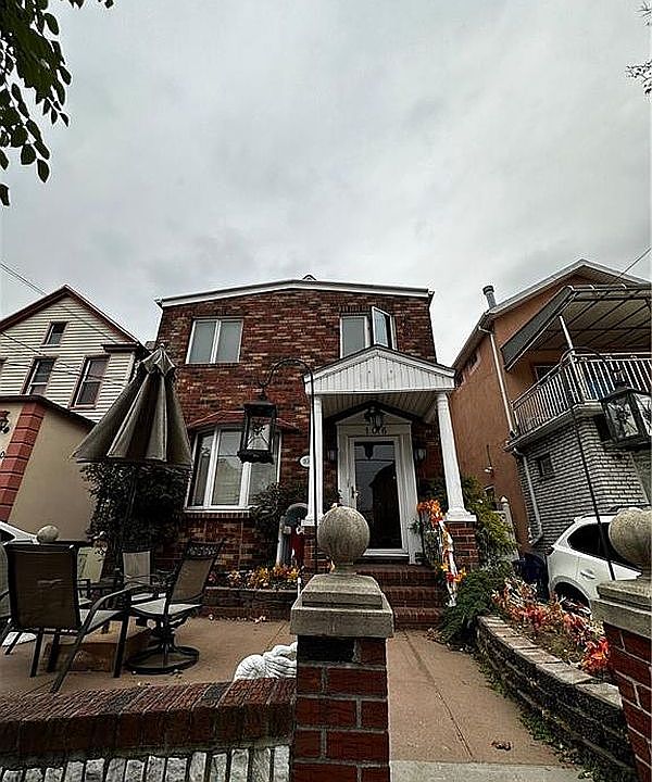1st image of 106 Bay 10 St