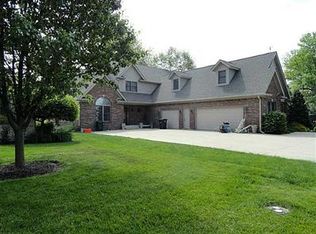 310 Peninsula Dr, Shelbyville, IN 46176