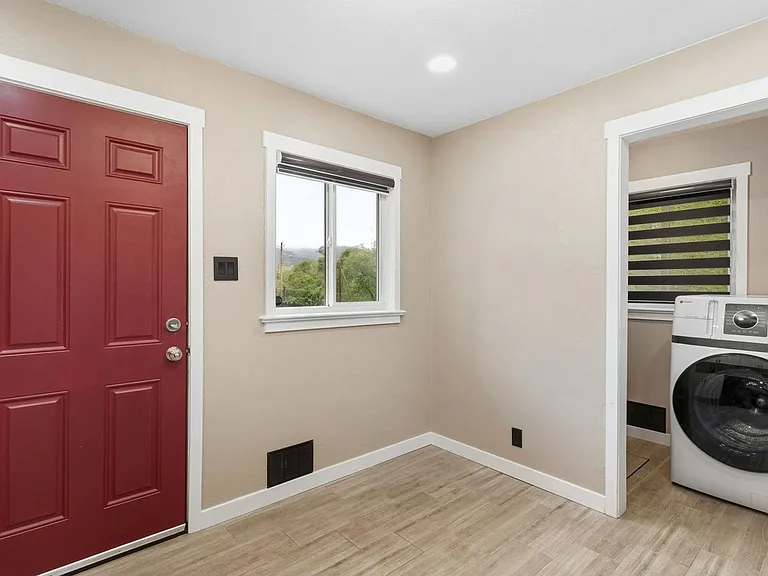 405 Wilhelmia Ave #B — Photo 6