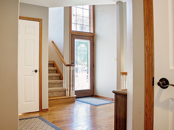 4th image of 159 Stone Run Ln