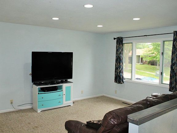 3rd image of 4019 Kateri Way