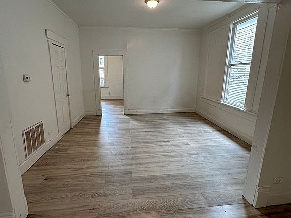 4th image of 613 Wall St